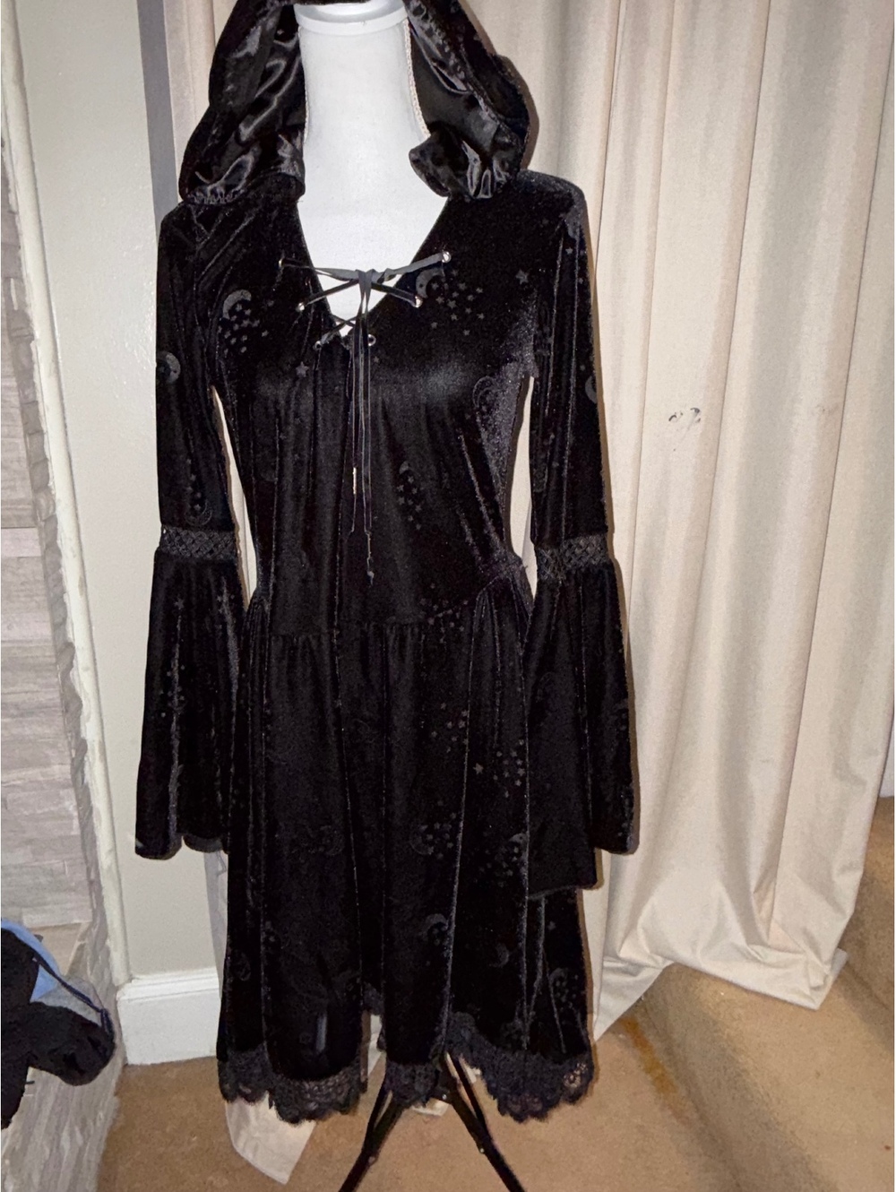 Spirit Black Velvet Celestial Hooded Dress Size M Gothic Witchy Bell Sleeve